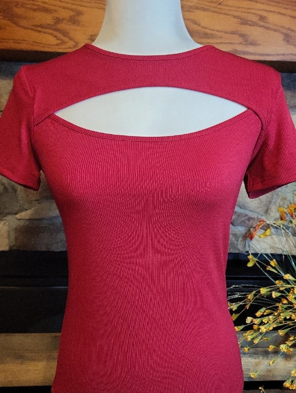 Women’s Cutout Front Short Sleeve Top - Red NWOT - Picture 2 of 7